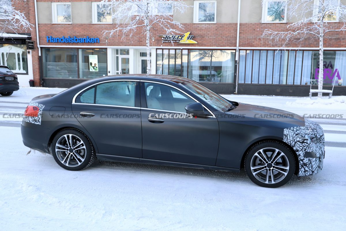 Зірковий дизайн та потужні двигуни: розсекречено оновлений Mercedes C-Class перед літнім дебютом - фото 4