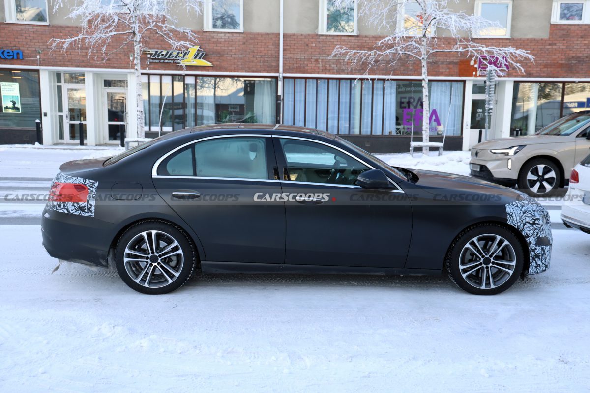 Зірковий дизайн та потужні двигуни: розсекречено оновлений Mercedes C-Class перед літнім дебютом - фото 5