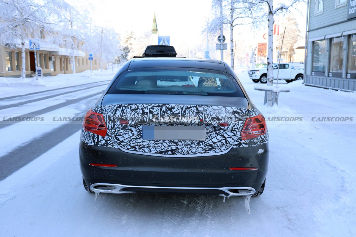 Зірковий дизайн та потужні двигуни: розсекречено оновлений Mercedes C-Class перед літнім дебютом - фото 7
