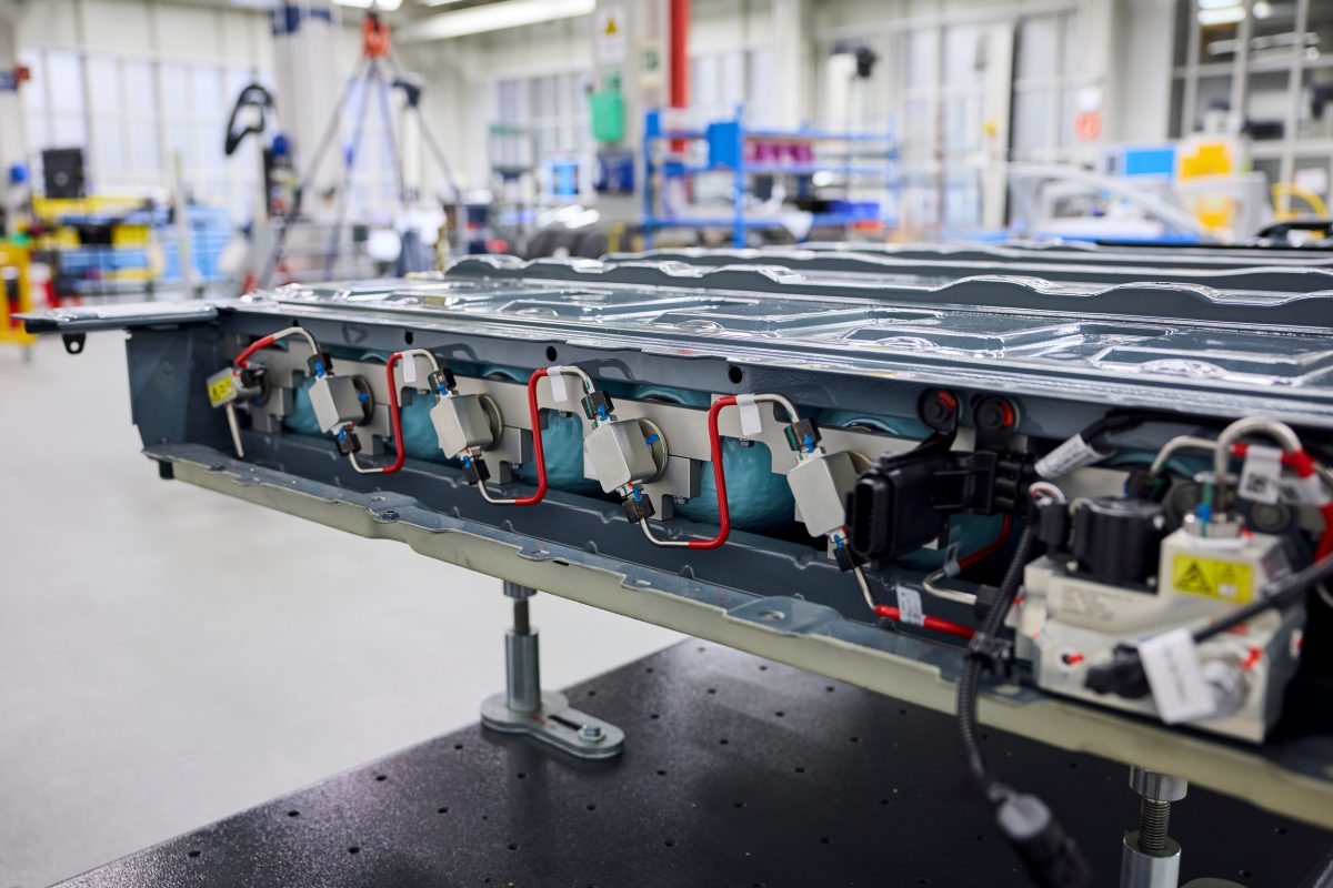 Новий BMW iX5 Hydrogen 2028 року: розкрито запас ходу та революційну систему зберігання пального - фото 4