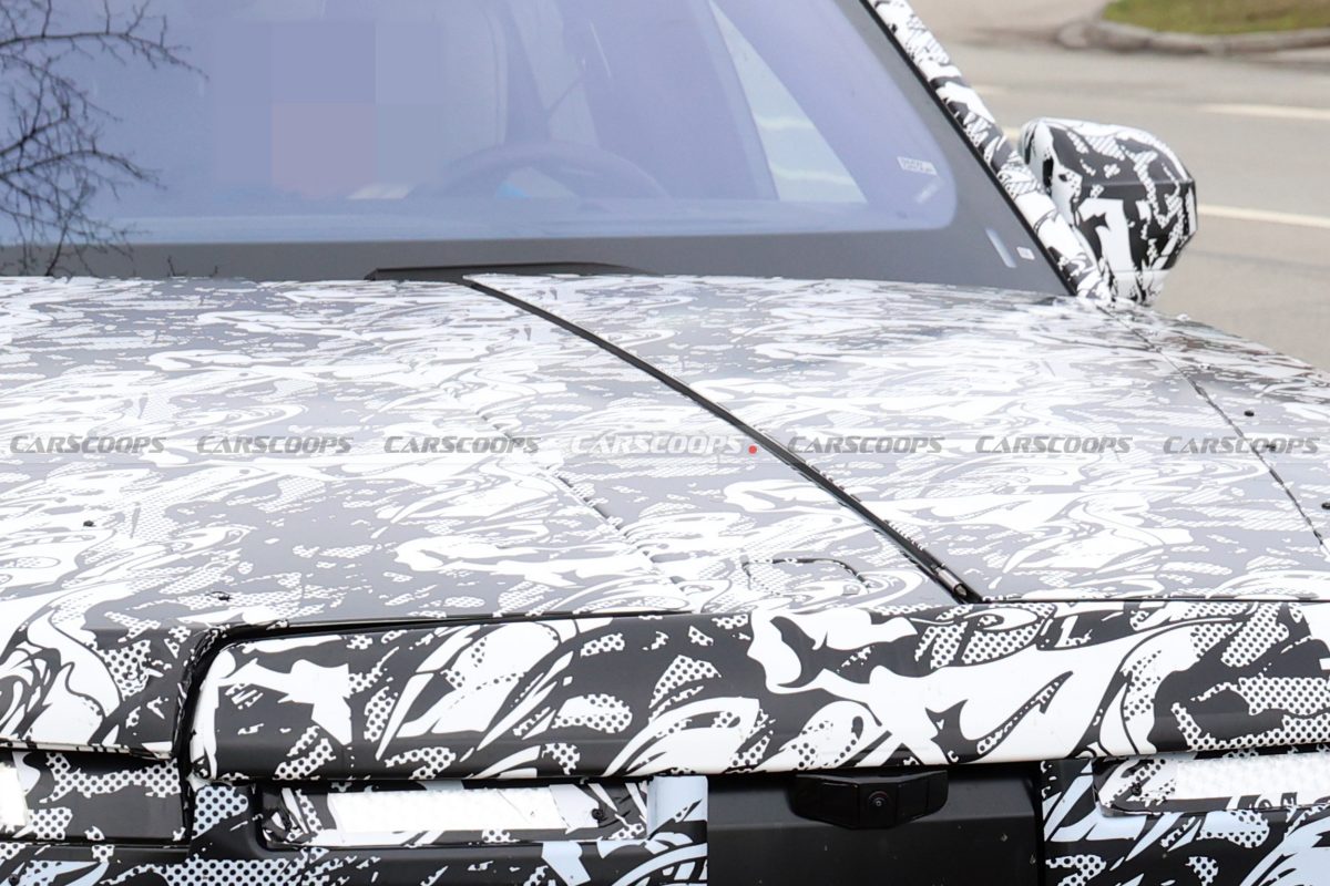 Rolls-Royce готує новий електричний кросовер з унікальним капотом: розкрито перші деталі - фото 2