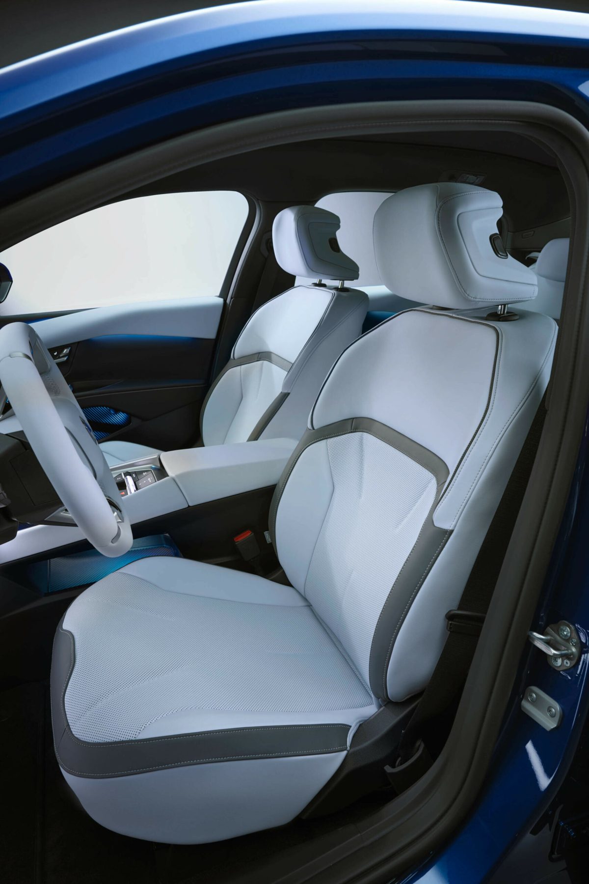 Майбутнє Neue Klasse: як може виглядати електричне купе BMW i4 нового покоління - фото 8