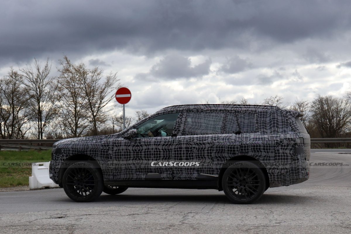 Шпигунські знімки розкривають деталі нового флагманського електрокросовера BMW iX7 - фото 8