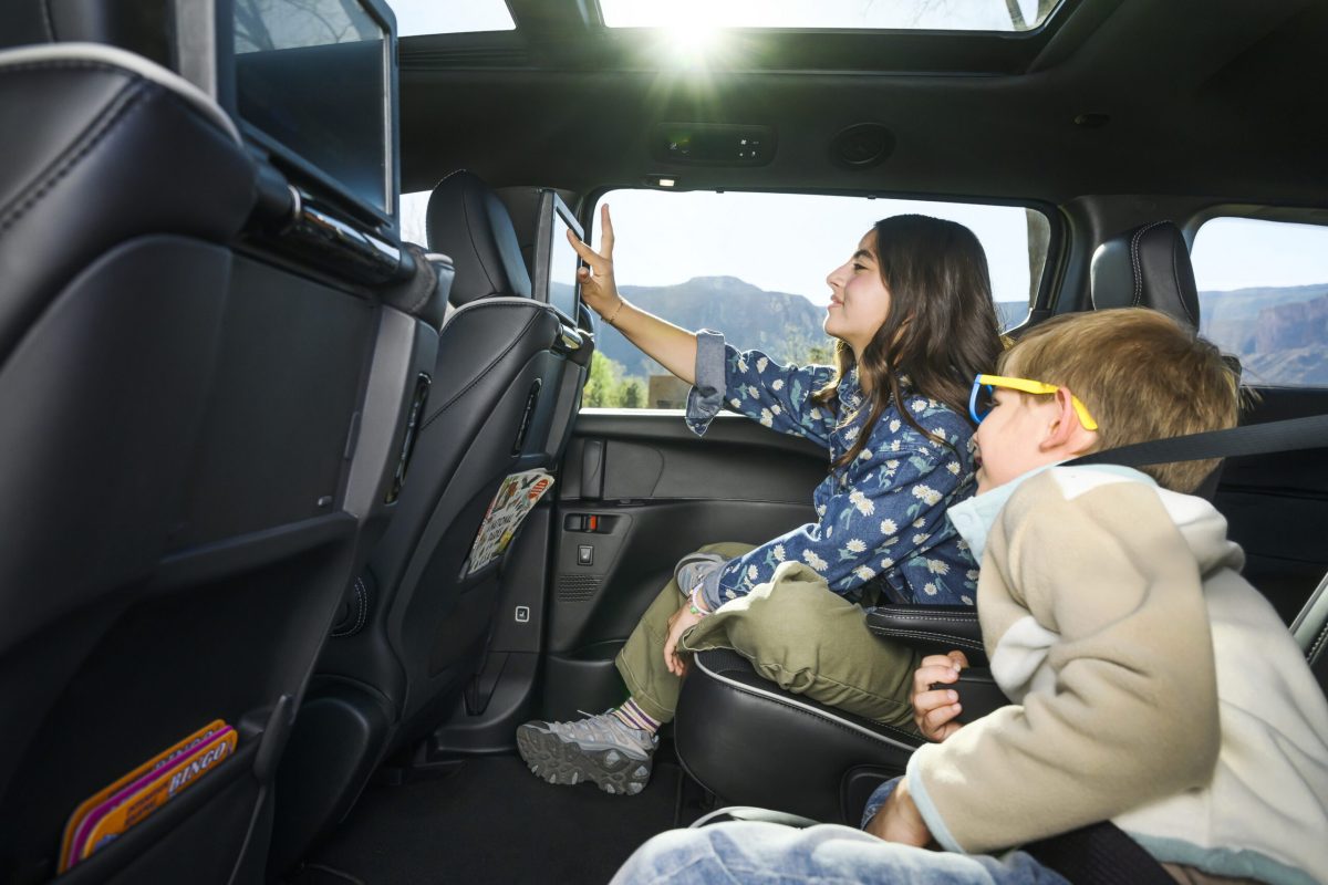 Chrysler робить ставку на мінівени: новий CEO вірить у відродження сегмента - фото 7