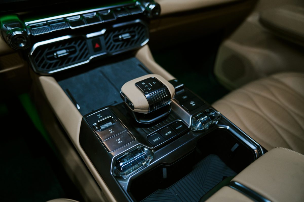 Chery розкриває інтер'єр нового гібридного пікапа KP31: розкіш та потужність - фото 6