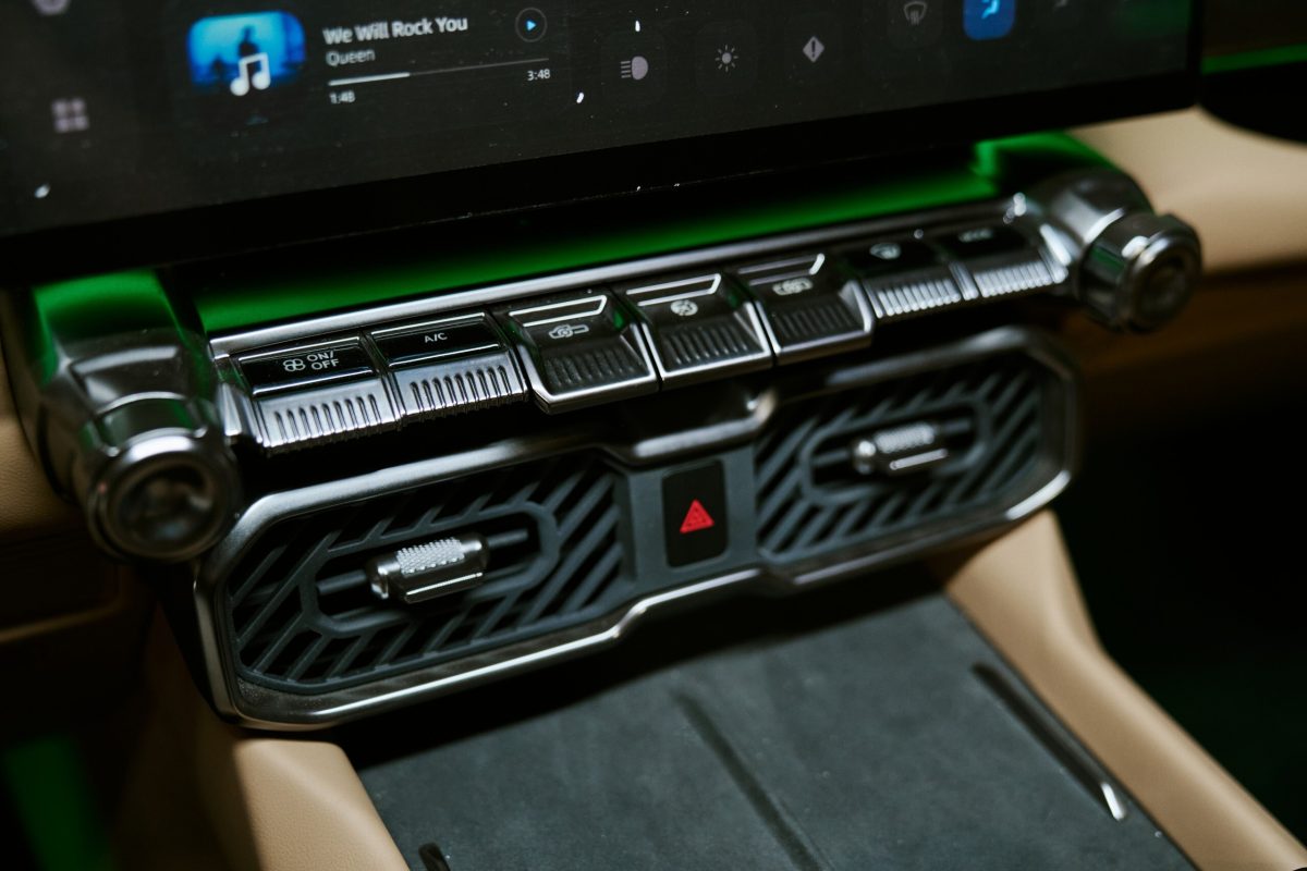 Chery розкриває інтер'єр нового гібридного пікапа KP31: розкіш та потужність - фото 1