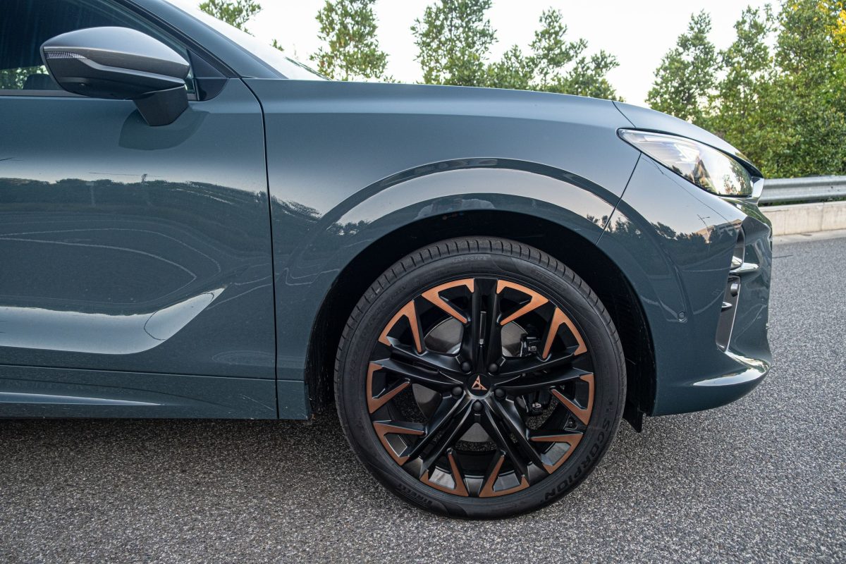 Тест-драйв Cupra Terramar VZe: чому флагманський гібрид може виявитися не найкращим вибором у лінійці - фото 6