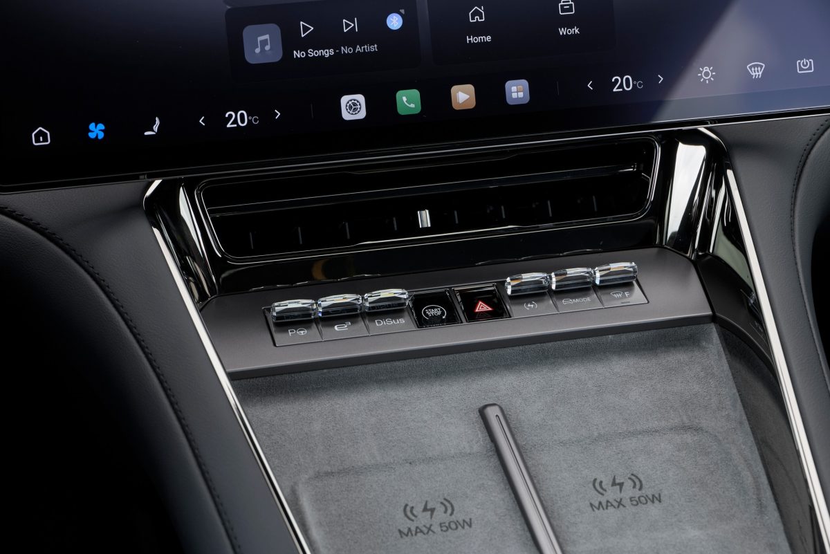 BYD офіційно виводить свій преміальний бренд Denza на ринок Європи - фото 4