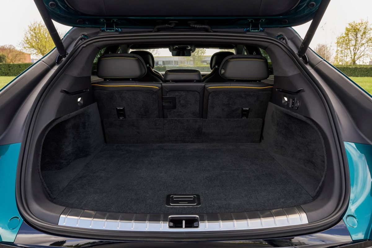 BYD офіційно виводить свій преміальний бренд Denza на ринок Європи - фото 5