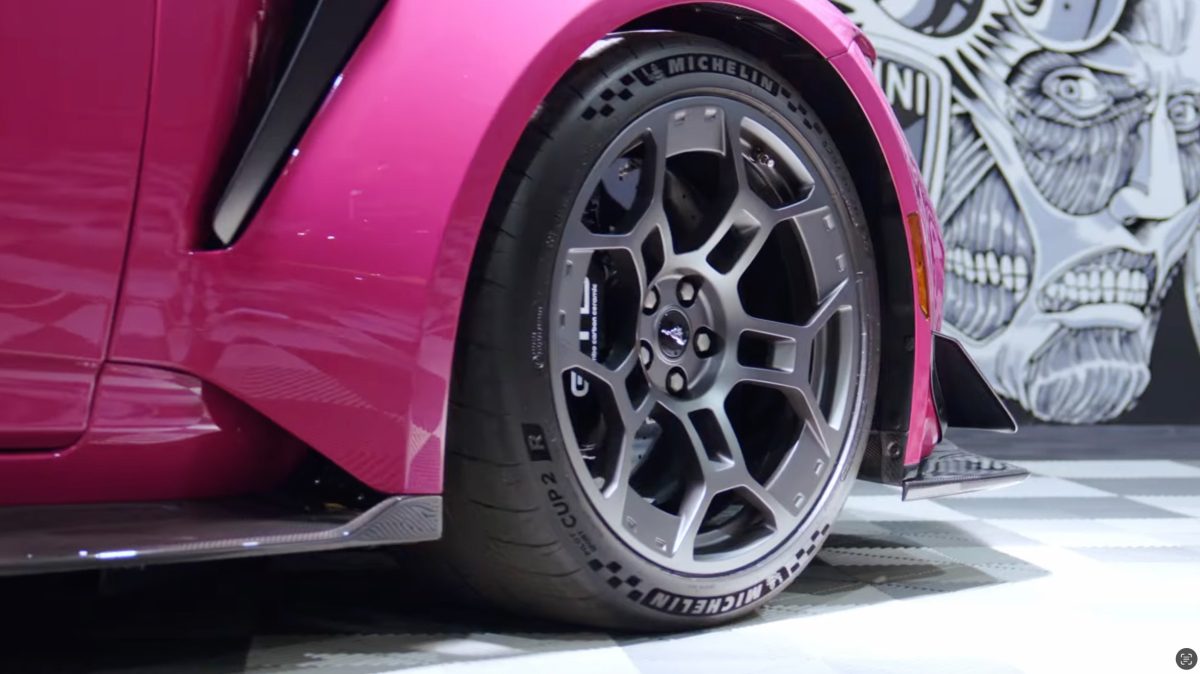 Власник екстремального Ford Mustang GTD пофарбував авто в колір Porsche заради тролінгу - фото 4