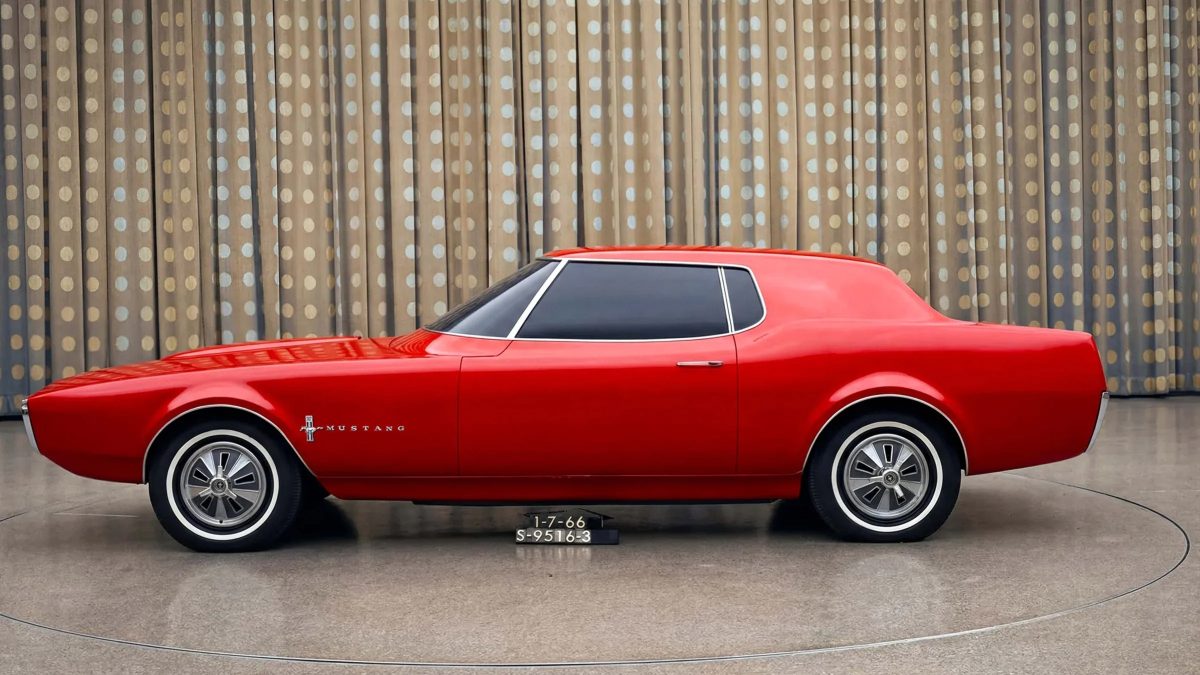 Штучний інтелект на службі історії: як Ford «оживив» чорно-білі фотографії класичних Mustang - фото 7