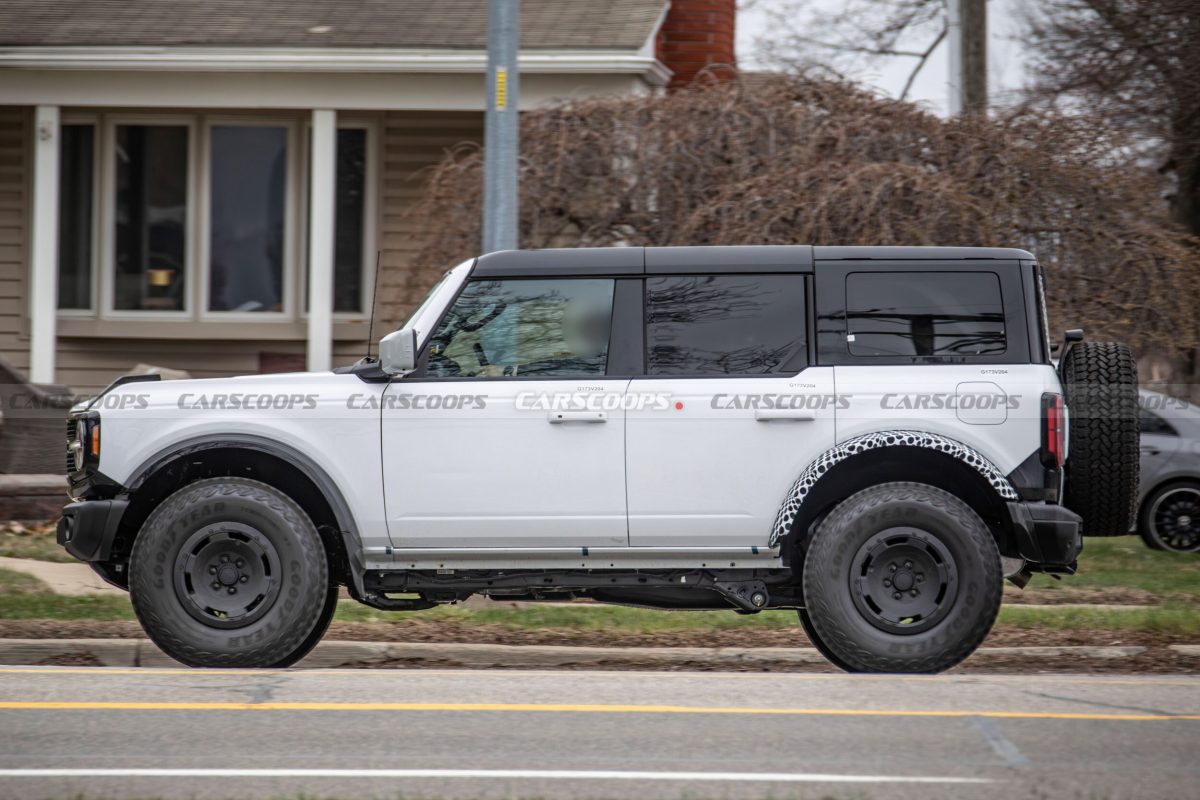 Шпигуни розсекретили оновлений Ford Bronco: нові деталі дизайну та підготовка гібридної версії - фото 5