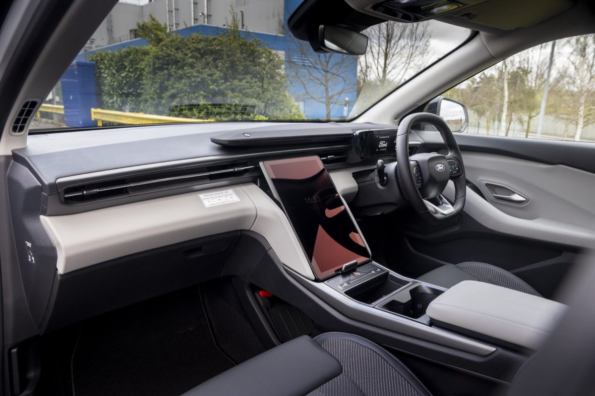 Електричний Ford Explorer перетворили на брутальний комерційний фургон для Європи - фото 5