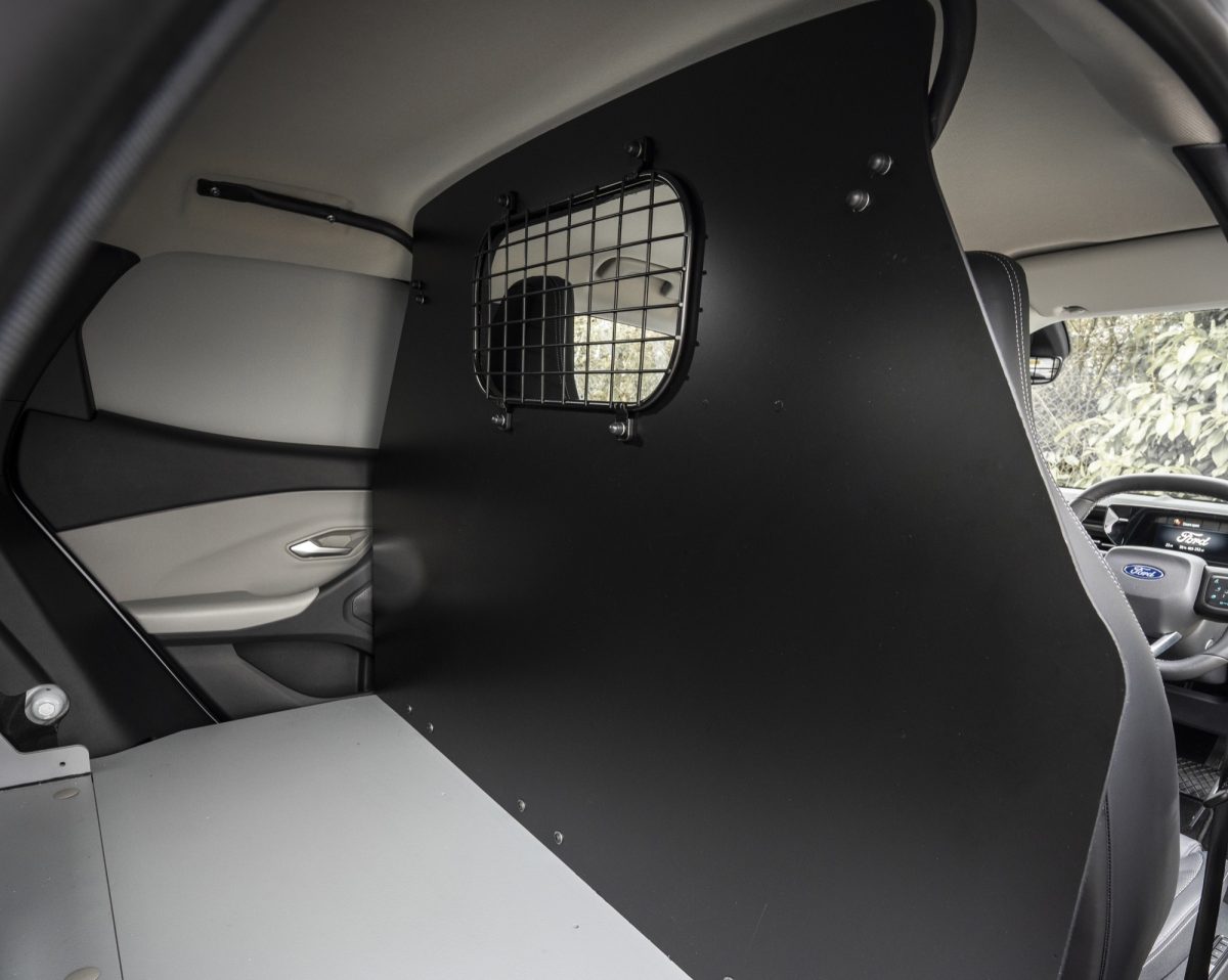 Електричний Ford Explorer перетворили на брутальний комерційний фургон для Європи - фото 8