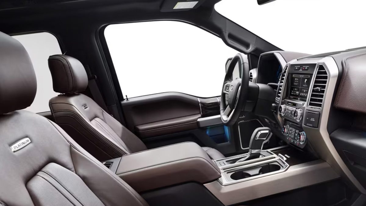 Масштабне відкликання Ford: майже 1,4 млн пікапів F-150 раптово перемикаються на другу передачу - фото 1