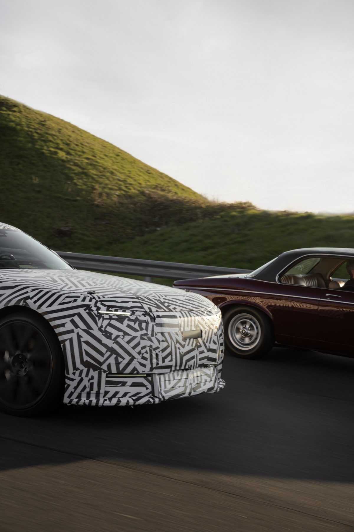 Жодного натяку на класику: Jaguar розсекретив інтер'єр нового електричного GT потужністю майже 1000 к.с. - фото 5