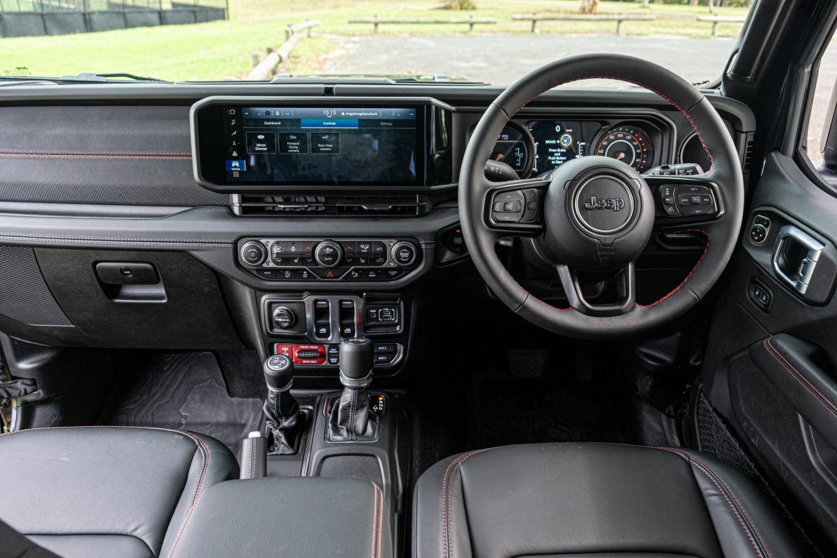 Jeep Wrangler з новим турбомотором: чому легендарний позашляховик продовжує ігнорувати сучасні тренди - фото 1