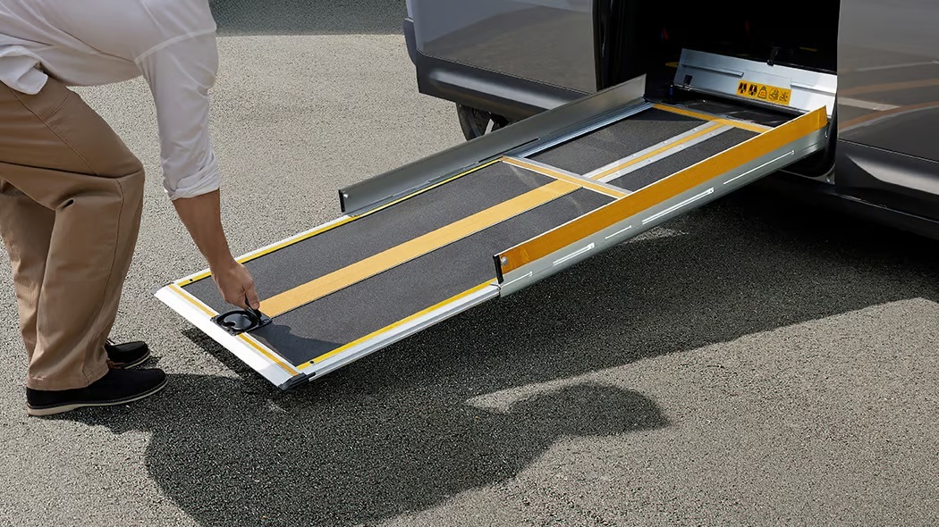 Електричне таксі майбутнього: Kia показала інклюзивний концепт PV5 WAV у Нью-Йорку - фото 2