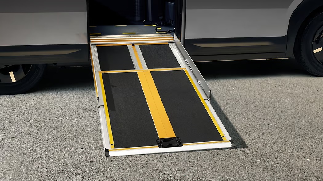 Електричне таксі майбутнього: Kia показала інклюзивний концепт PV5 WAV у Нью-Йорку - фото 3