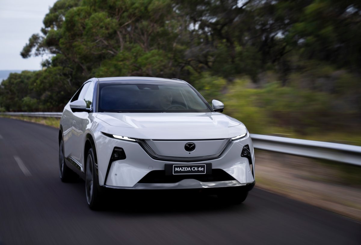 Mazda виводить на глобальний ринок новий електрокросовер CX-6e: дешевше за Tesla Model Y - фото 1