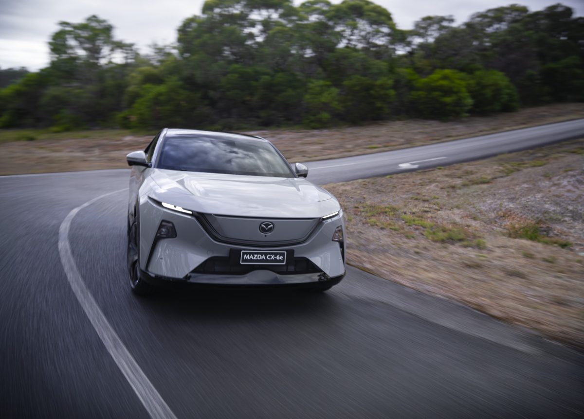 Mazda виводить на глобальний ринок новий електрокросовер CX-6e: дешевше за Tesla Model Y - фото 3