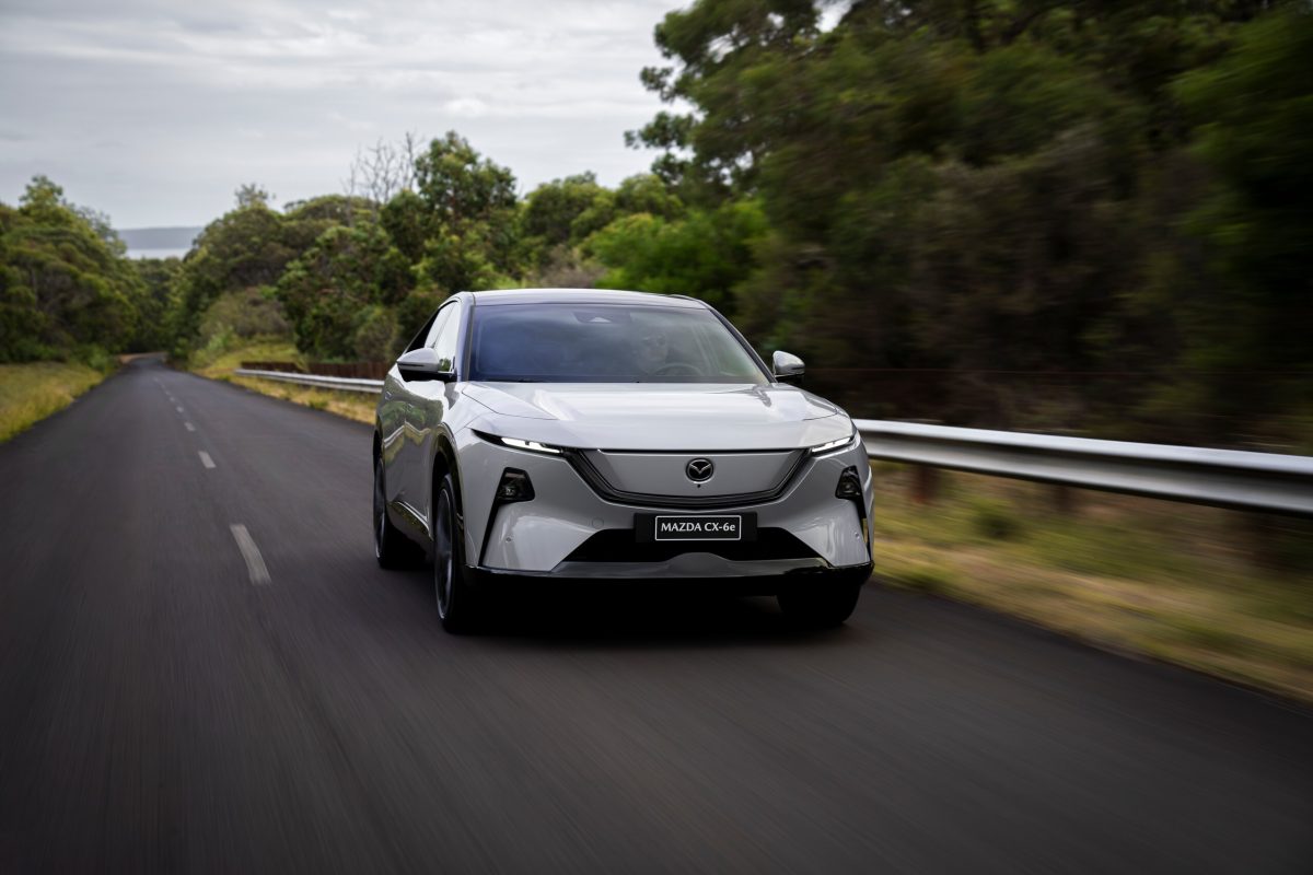 Mazda виводить на глобальний ринок новий електрокросовер CX-6e: дешевше за Tesla Model Y - фото 5