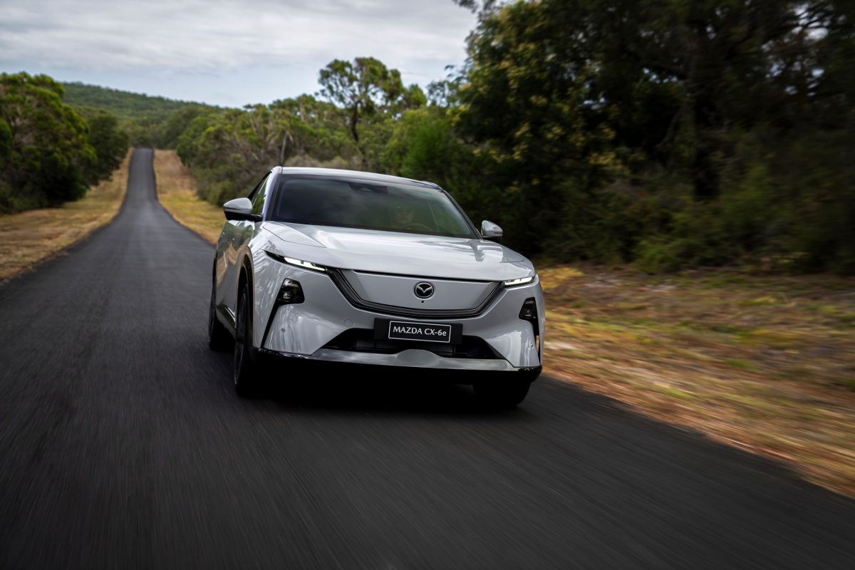 Mazda виводить на глобальний ринок новий електрокросовер CX-6e: дешевше за Tesla Model Y - фото 8