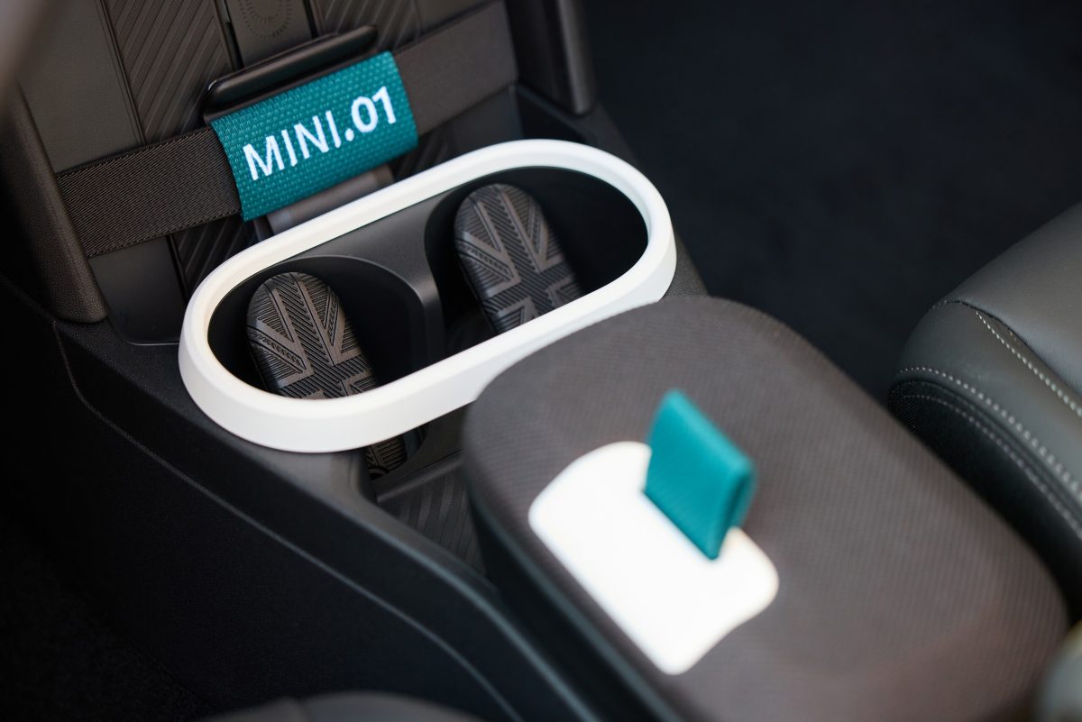 Ексклюзив для одного: Mini представила унікальний кабріолет JCW з двоколірним кузовом - фото 2