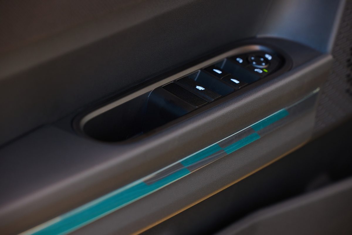 Ексклюзив для одного: Mini представила унікальний кабріолет JCW з двоколірним кузовом - фото 3