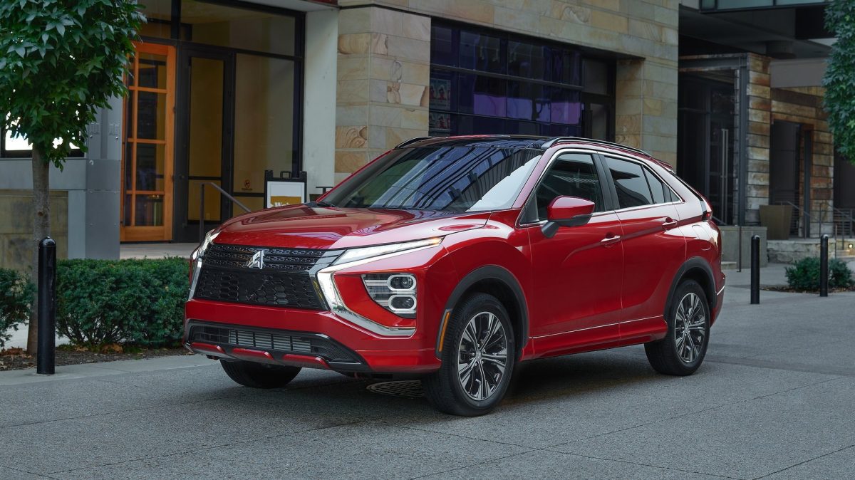 Парадокс Mitsubishi: американці масово скуповують 15-річний Outlander Sport, ігноруючи нові моделі - фото 1