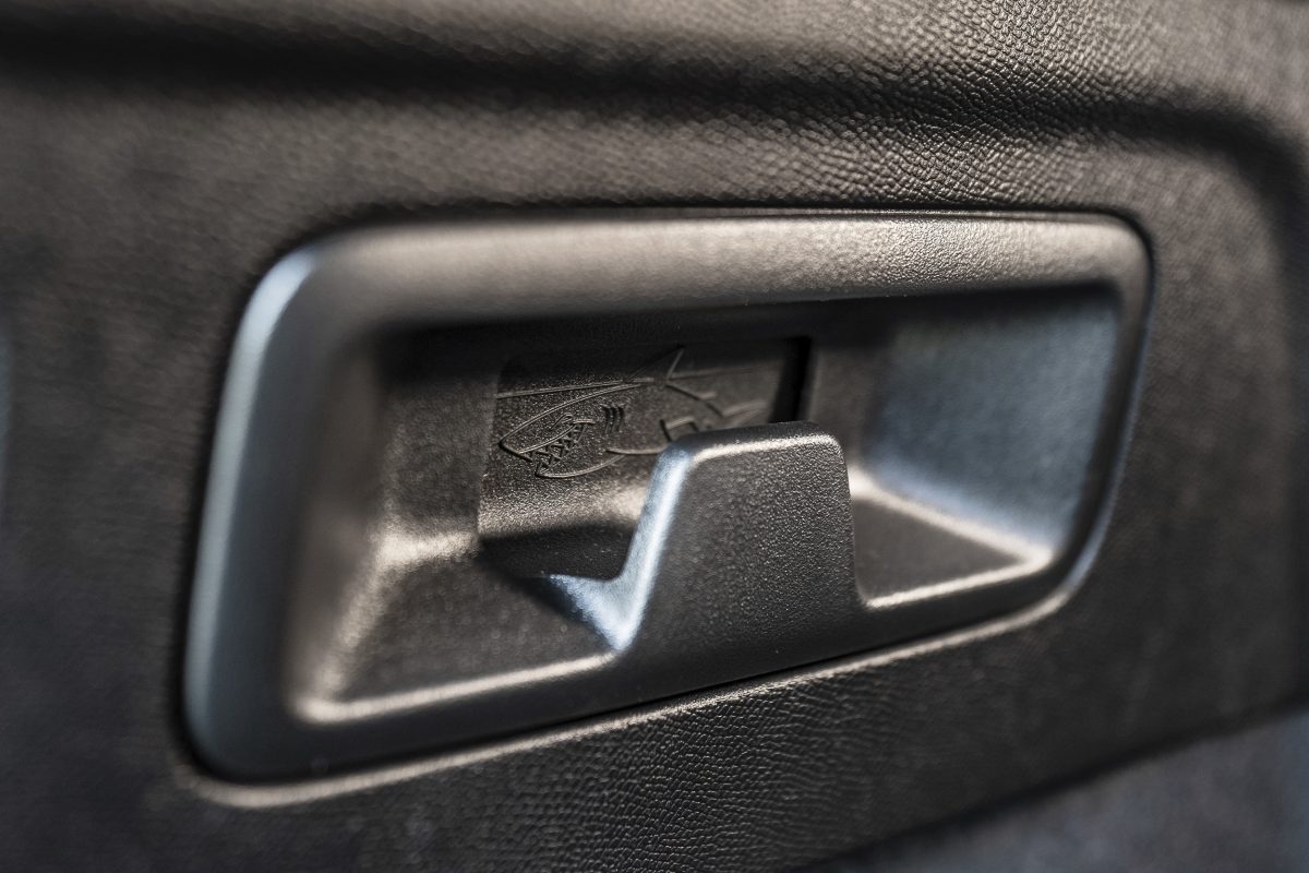 Opel сховав десяток акул в оновленому Astra: як виникла незвичайна традиція бренду - фото 1