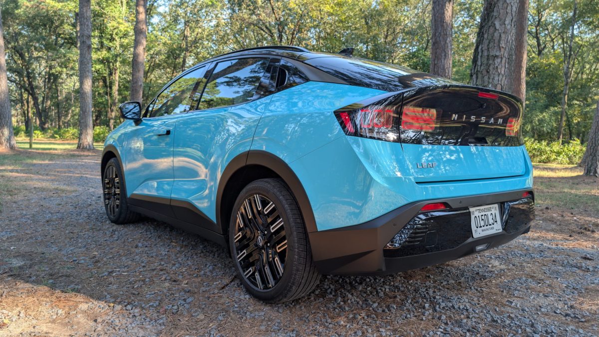 Небезпека пожежі: Nissan відкликає нові Leaf та радить паркувати їх на вулиці - фото 2