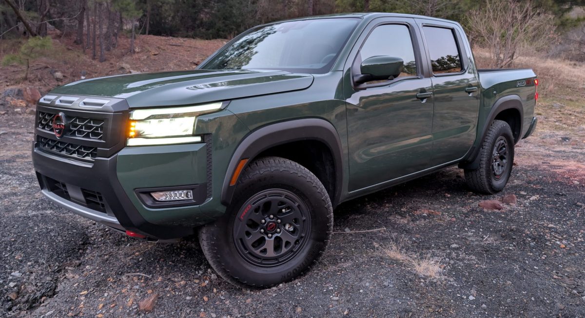 Новий Nissan Frontier Pro-4X 2026: чесний пікап у світі складних технологій - фото 1