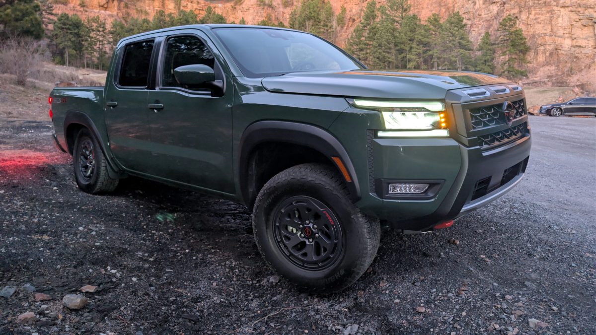 Новий Nissan Frontier Pro-4X 2026: чесний пікап у світі складних технологій - фото 4