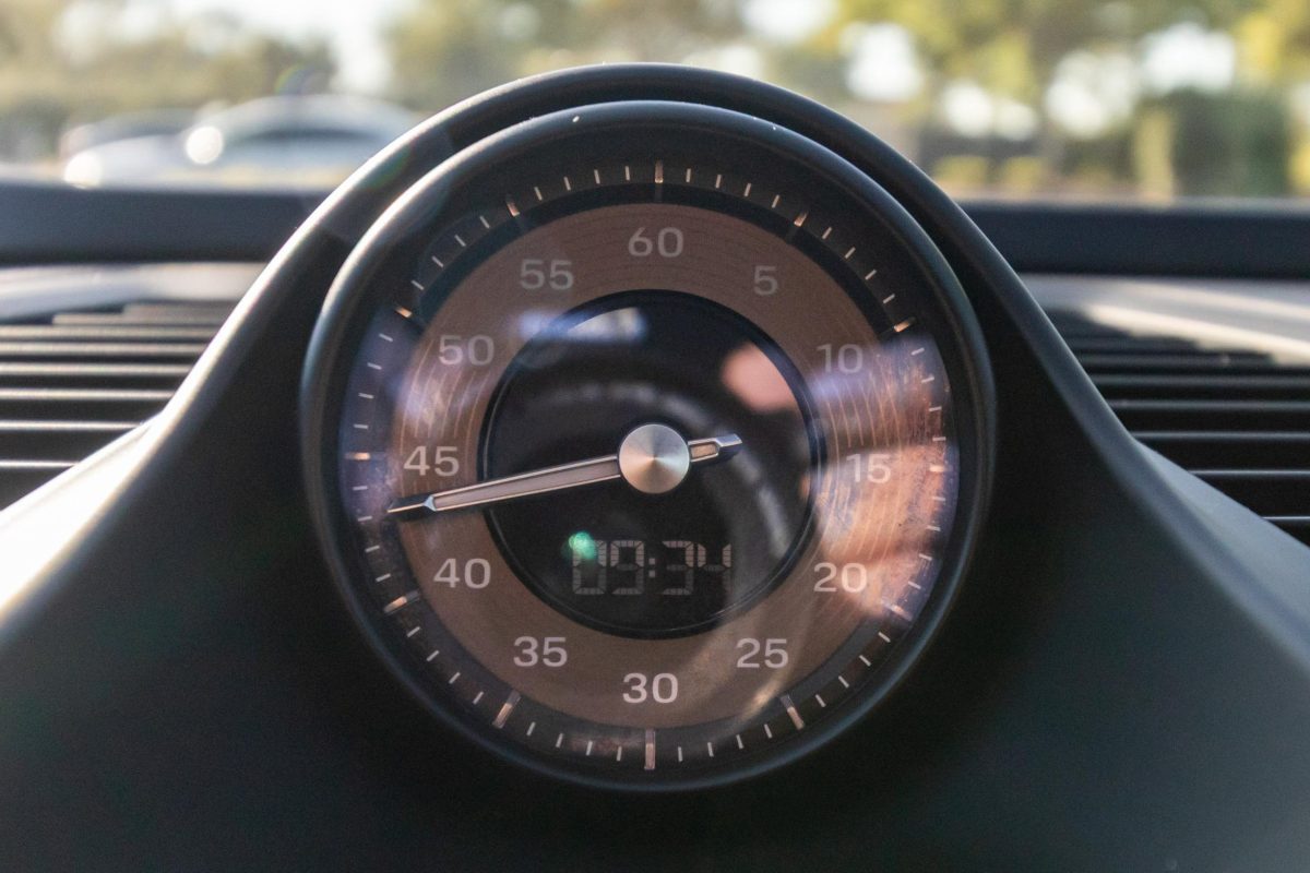 Хайп проти реальності: майже новий Porsche Macan Electric не змогли продати на аукціоні зі знижкою у $33 тисячі - фото 6