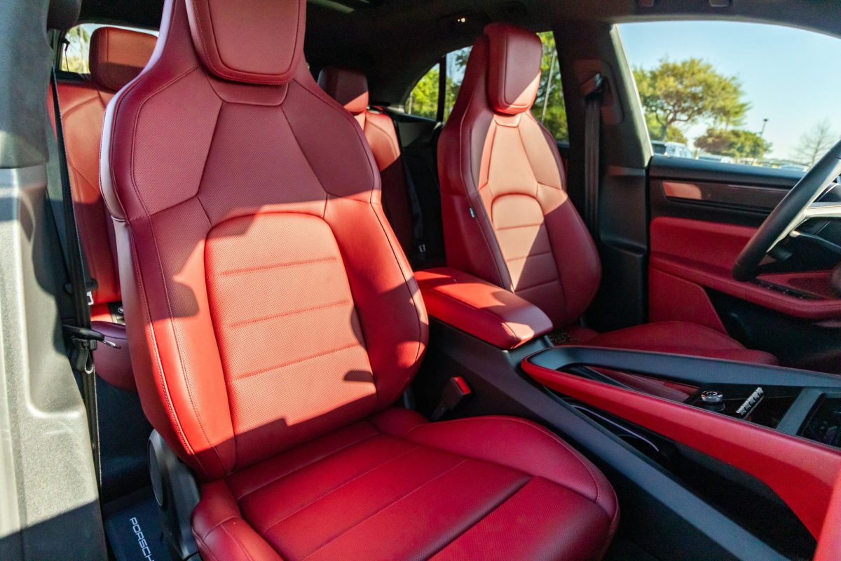 Хайп проти реальності: майже новий Porsche Macan Electric не змогли продати на аукціоні зі знижкою у $33 тисячі - фото 8