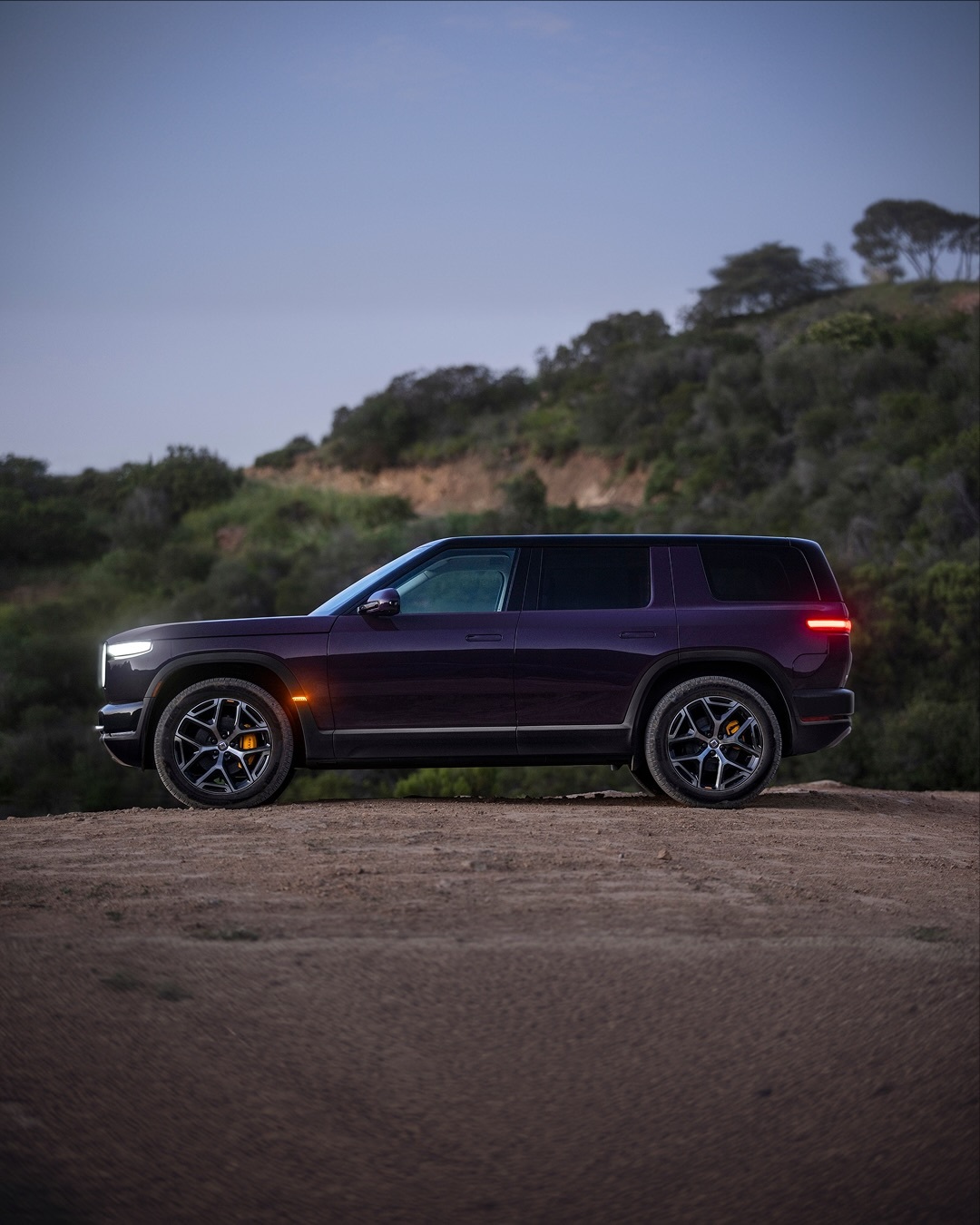 Нові дані EPA розкрили характеристики Rivian R2: запас ходу, ємність батареї та конкуренція з Tesla - фото 6