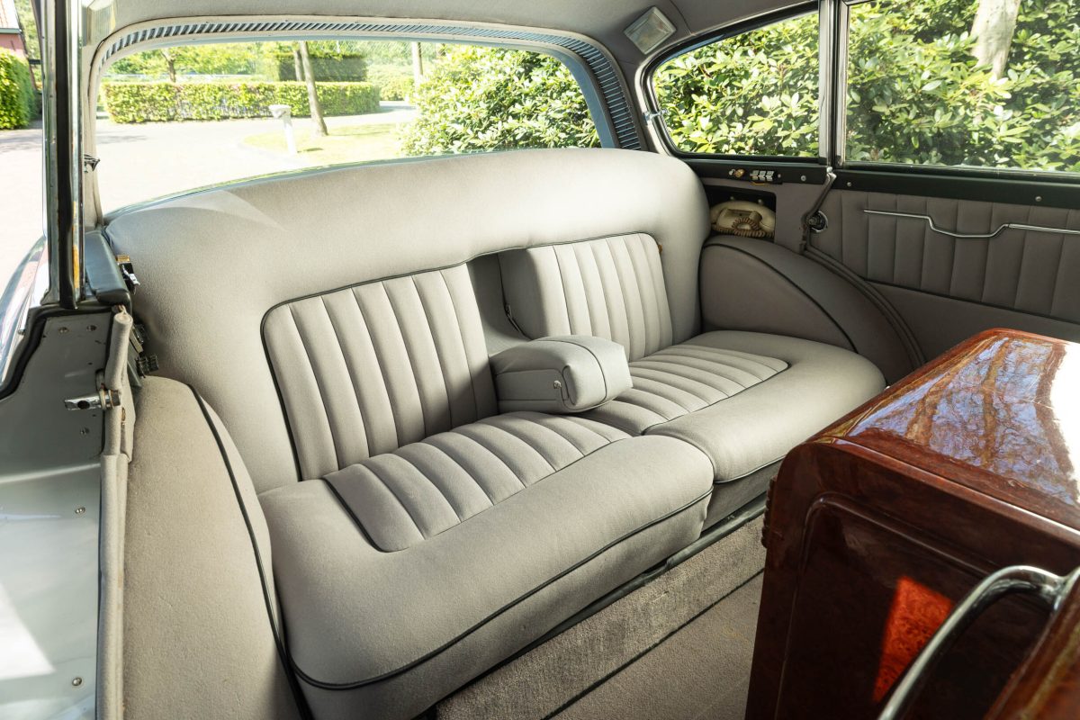 Унітаз під сидінням: китайський автовиробник Seres запатентував незвичну опцію - фото 5