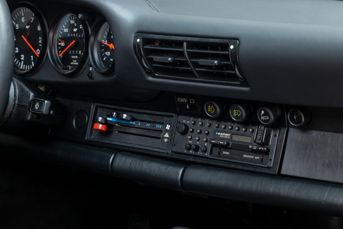 Справжній ексклюзив: на продаж виставили єдиний у світі Porsche 911 Targa Ruf BTR III - фото 3