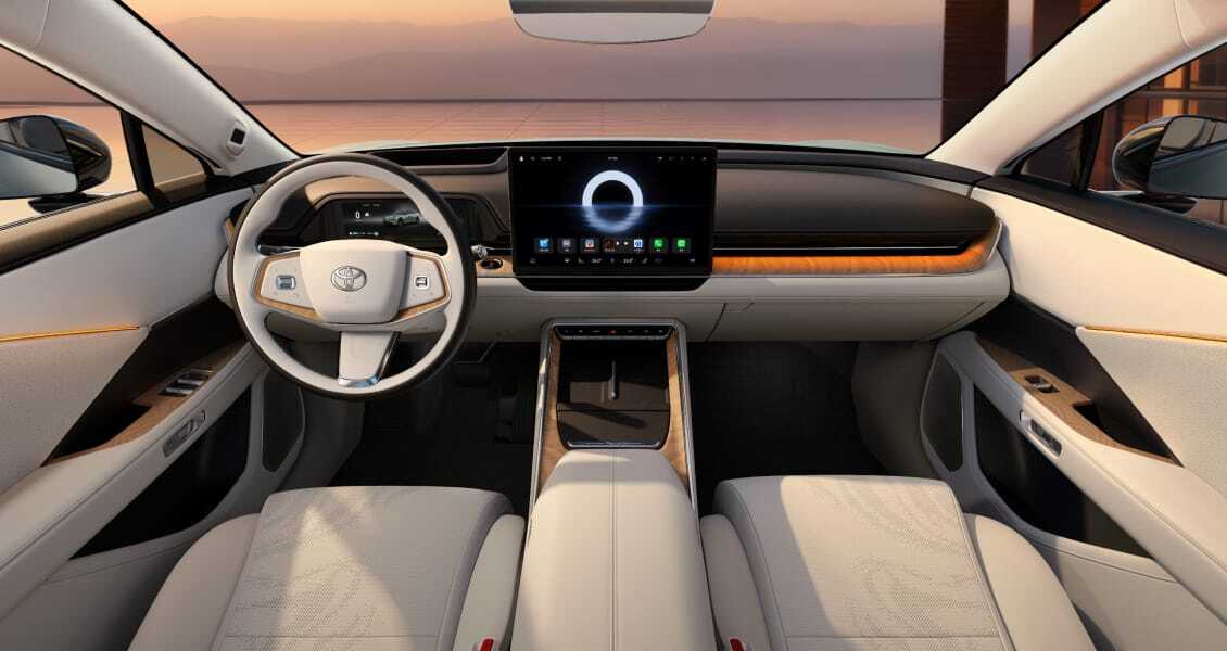 Більша за Tesla Model S, дешевша за Model 3: Toyota вразила ринок новим електроседаном bZ7 - фото 1