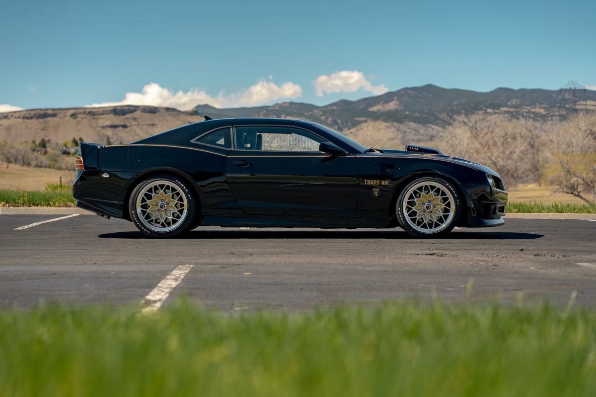 Ретро-відродження: унікальний 840-сильний Chevrolet Camaro в стилі Pontiac Trans Am шукає нового власника - фото 4