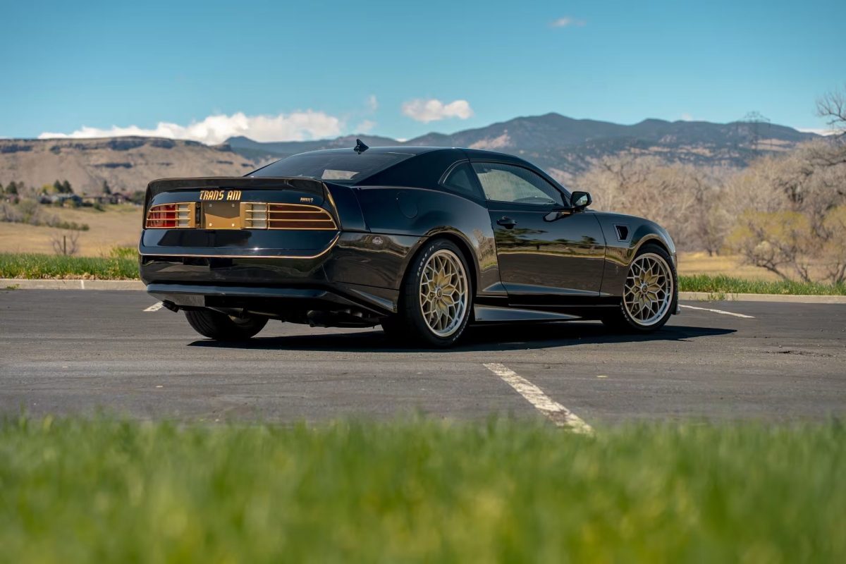 Ретро-відродження: унікальний 840-сильний Chevrolet Camaro в стилі Pontiac Trans Am шукає нового власника - фото 5