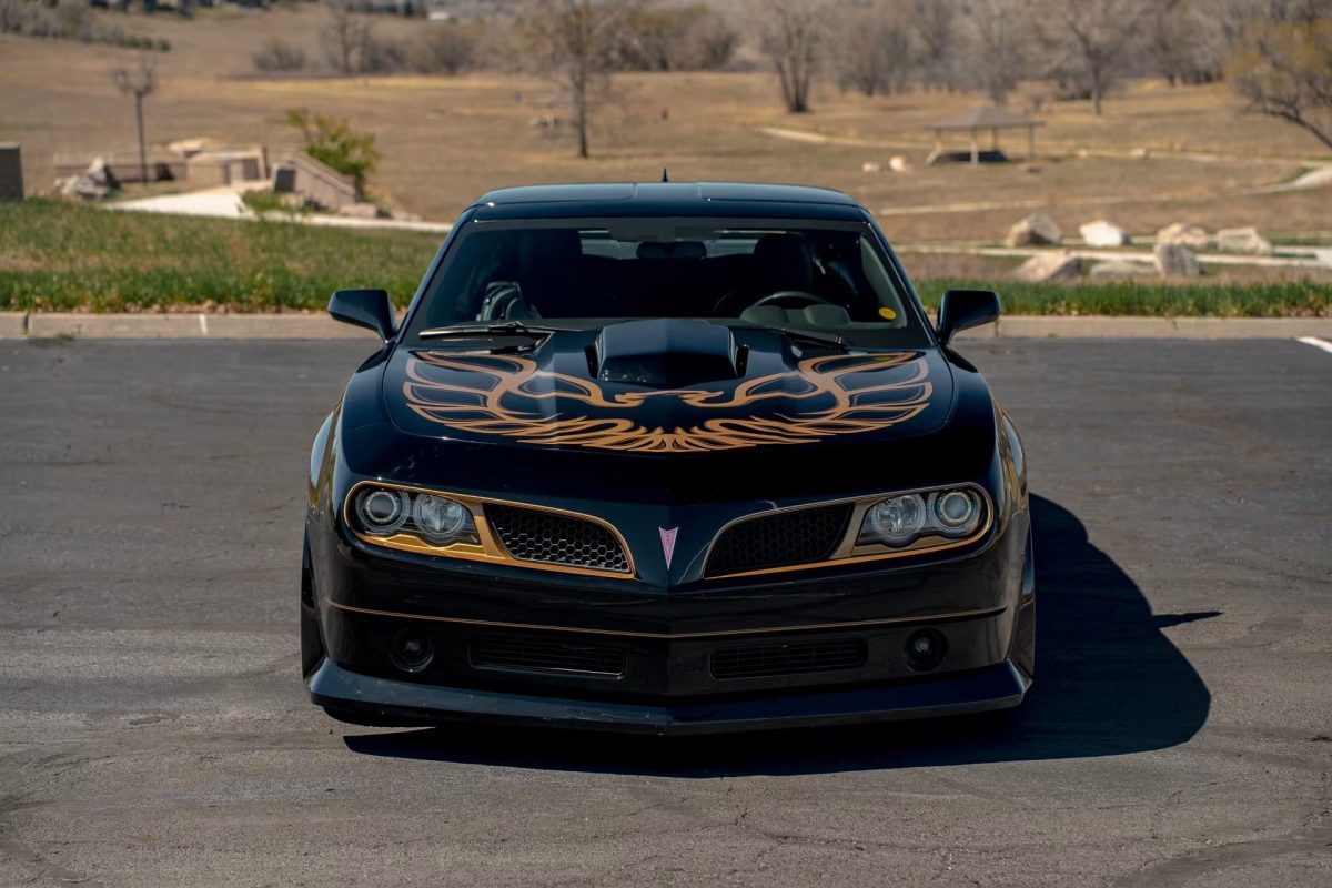 Ретро-відродження: унікальний 840-сильний Chevrolet Camaro в стилі Pontiac Trans Am шукає нового власника - фото 3