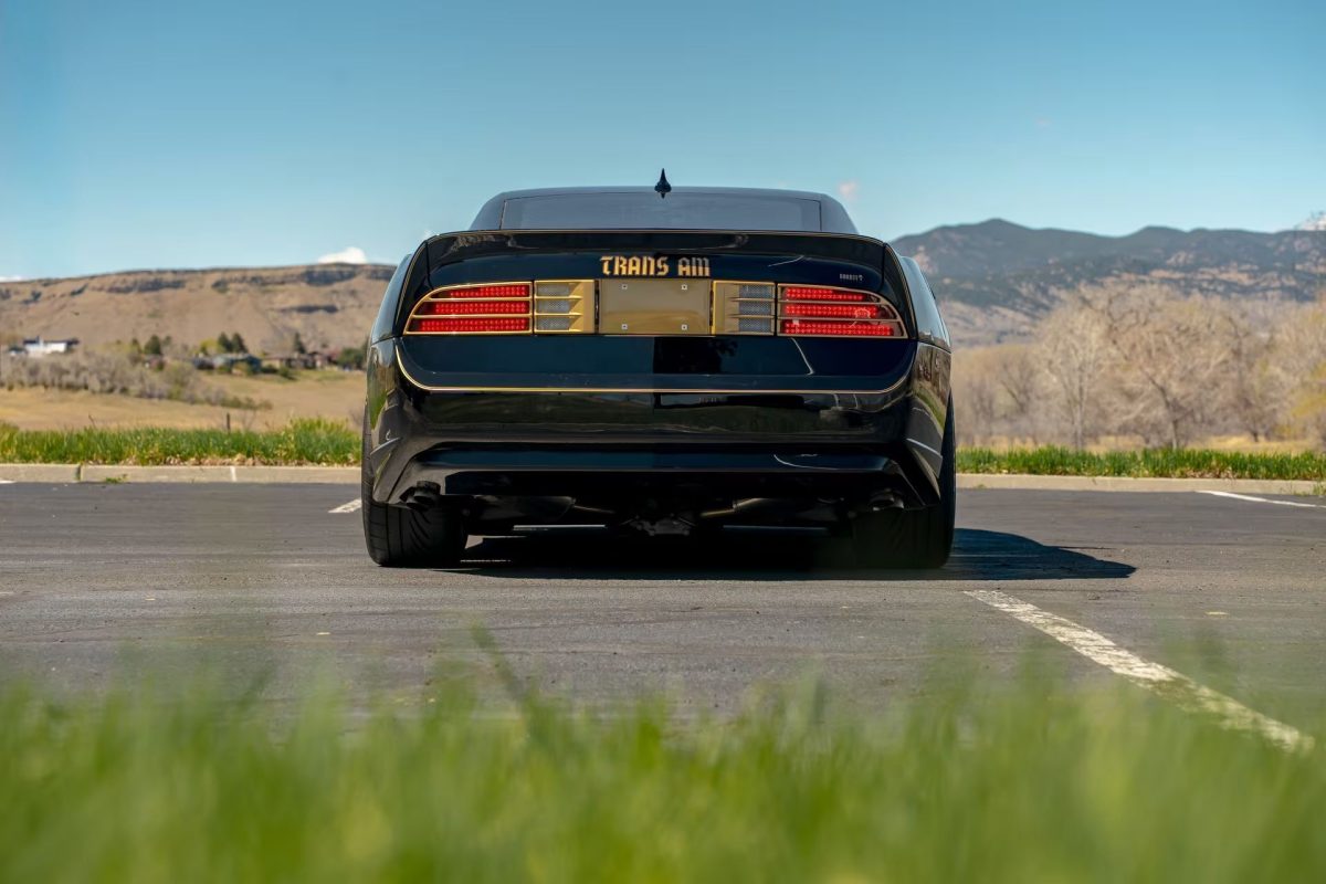 Ретро-відродження: унікальний 840-сильний Chevrolet Camaro в стилі Pontiac Trans Am шукає нового власника - фото 6