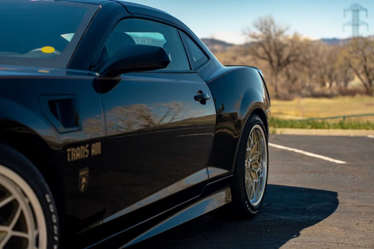 Ретро-відродження: унікальний 840-сильний Chevrolet Camaro в стилі Pontiac Trans Am шукає нового власника - фото 8