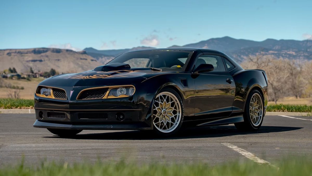 Ретро-відродження: унікальний 840-сильний Chevrolet Camaro в стилі Pontiac Trans Am шукає нового власника - фото 1