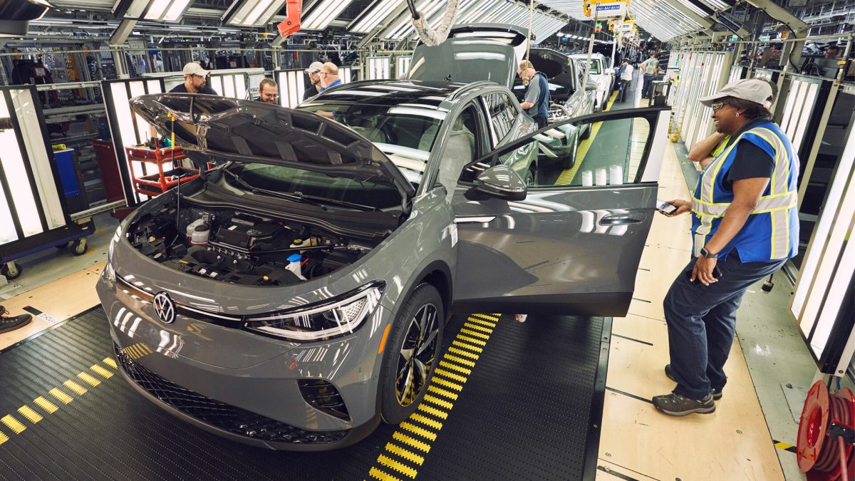 Volkswagen зупиняє виробництво електрокросовера ID.4 у США заради бензинового Atlas - фото 2