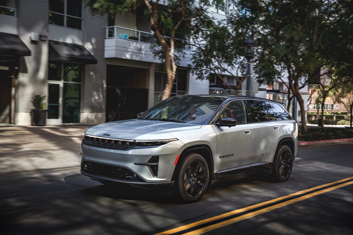 Продажі електромобіля Jeep Wagoneer S обвалилися на 90%, тоді як традиційні моделі Stellantis йдуть вгору - фото 2