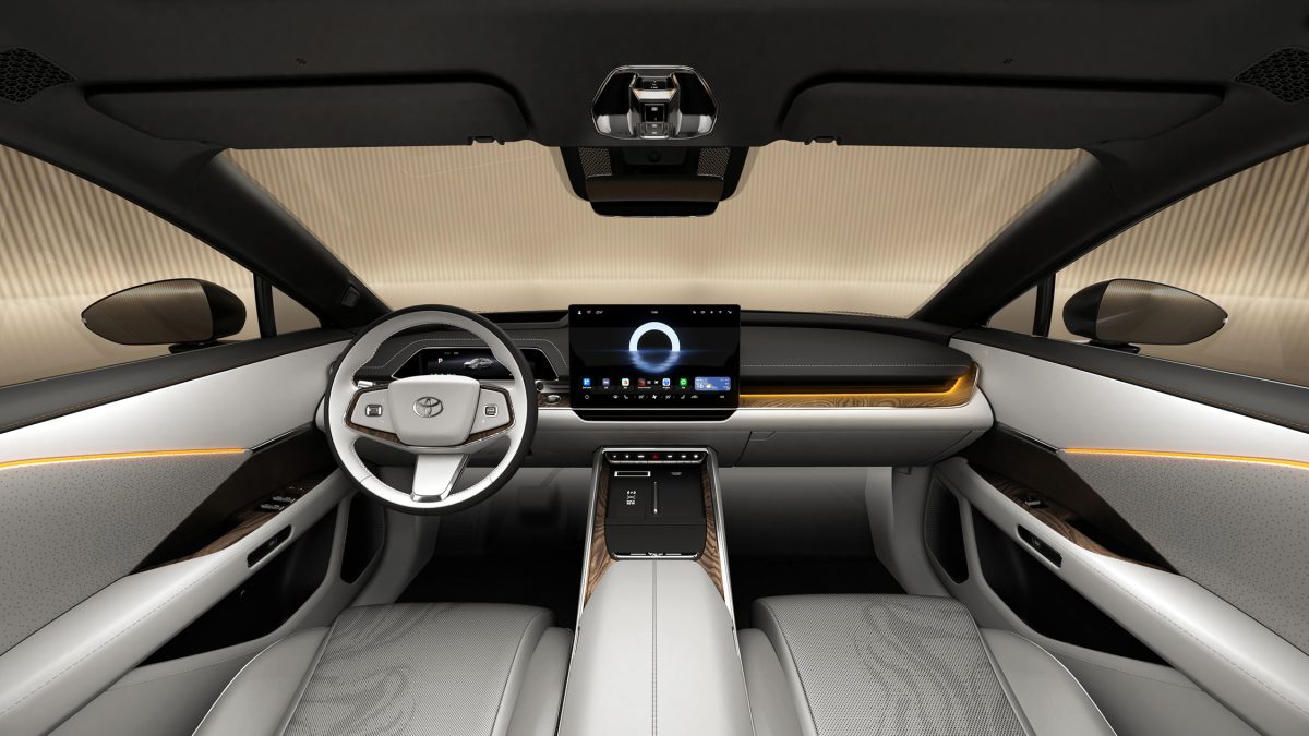 Новий електроседан Toyota bZ7 викликав ажіотаж: 3100 замовлень за першу годину продажів - фото 1