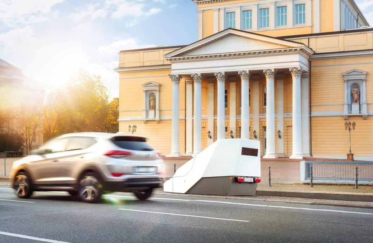 У США з'явилися броньовані камери фіксації швидкості у стилі Tesla Cybertruck - фото 1